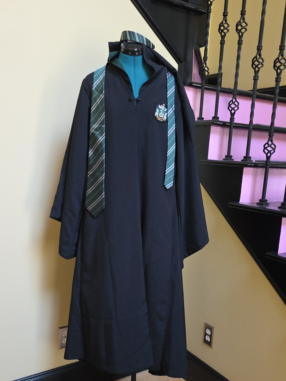 Universal Studios The Wizarding World Of Harry Potter Slytherin Robe/Tie/Band